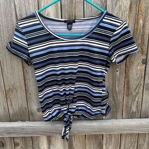 Rue21 tshirt short sleeve crop size small